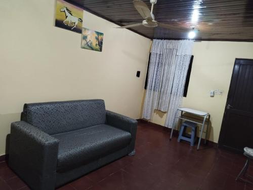 Casa familiar tranquila con patio y garage in Avia Terai