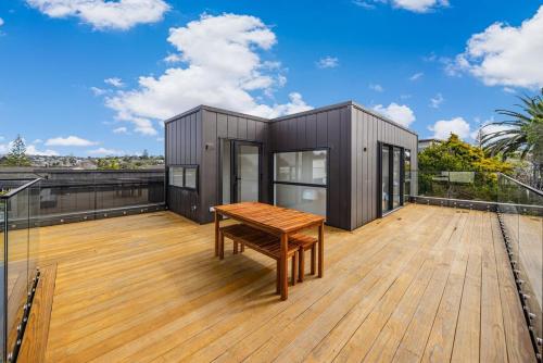 外部景觀, Holiday Escape Modern 4BR Home by Waiake Beach in 托貝