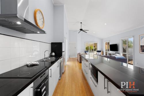 Family Home Silverleaves Sleeps 12 in ซิลเวอร์ลีฟส์