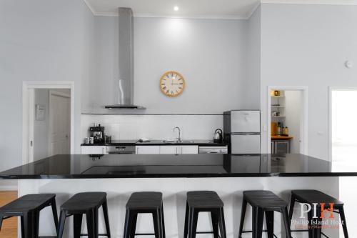 Family Home Silverleaves Sleeps 12 in ซิลเวอร์ลีฟส์