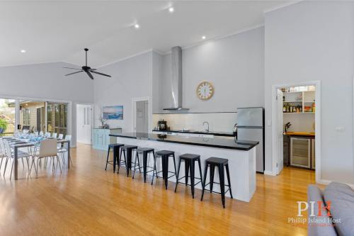 Family Home Silverleaves Sleeps 12 in ซิลเวอร์ลีฟส์