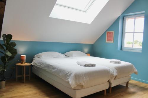 2 twin beds