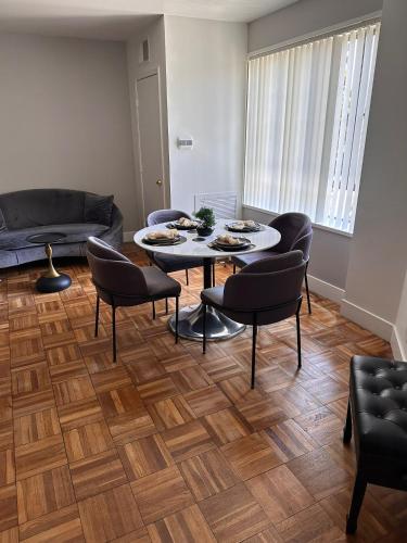 Warm and Welcoming near Museu d'Art Comtat de Los Angeles