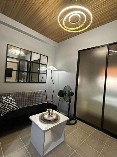 Stay at FB Harrison near World Trade Center MOA and NAIA, Manille