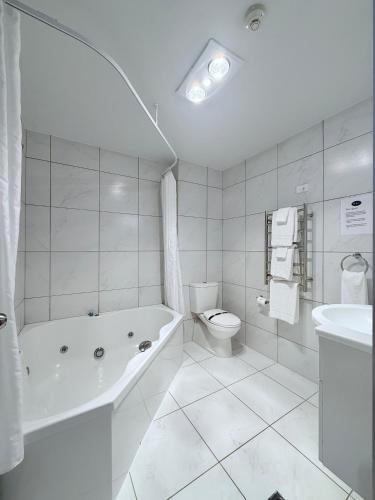 Deluxe Suite with Spa Bath