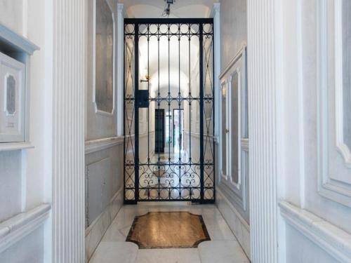 Condotti Apartment - image 12