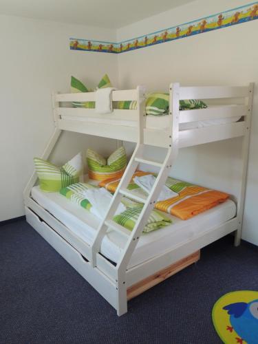 1 king bed, 1 double bed, 1 twin bed