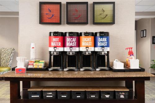 Hampton Inn Fairmont - image 13