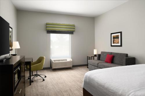 Hampton Inn Fairmont - image 8