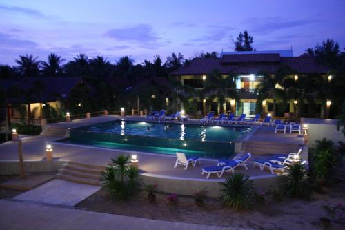 Swimming pool, D.R. Lanta Bay Resort near Kantiang Bay