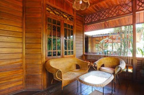 Aquarius Orange Hotel & Villa near Curug Ciherang
