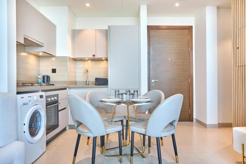 STAY BY LATINEM Luxury 1BR Holiday Home CVR A511 near Downtown, Dubai (foto 6)