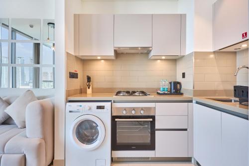 STAY BY LATINEM Luxury 1BR Holiday Home CVR A511 near Downtown, Dubai (foto 7)