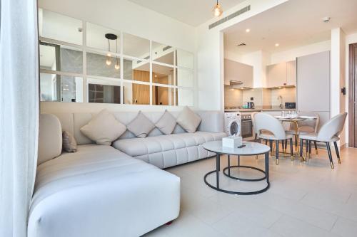 STAY BY LATINEM Luxury 1BR Holiday Home CVR A511 near Downtown, Dubai (foto 3)