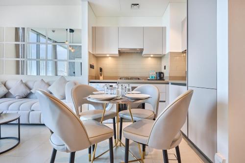STAY BY LATINEM Luxury 1BR Holiday Home CVR A511 near Downtown, Dubai (foto 8)