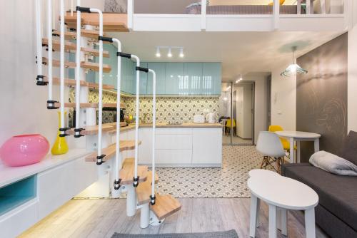 Cheerful Air Conditioned Apartment with mezzanine and Parking - Old Town, Cracovia