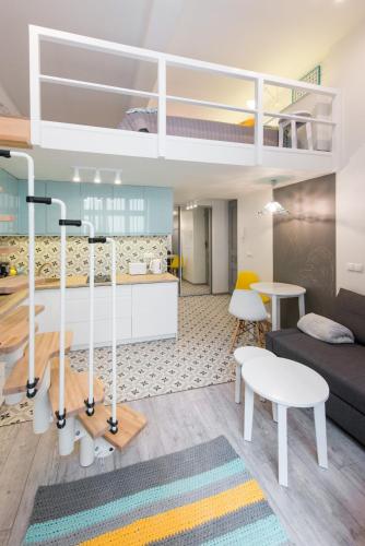 Cheerful Air Conditioned Apartment with mezzanine and Parking - Old Town