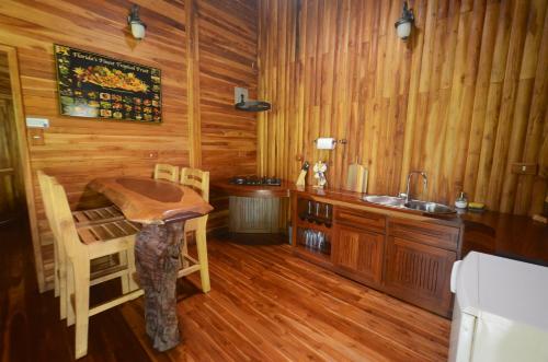 ห้องครัว, Macaw Lodge in การารา