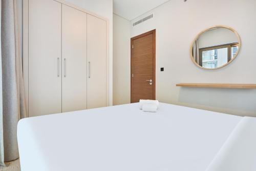 STAY BY LATINEM Luxury 1BR Holiday Home CVR B 602 near Downtown, Dubai (Foto 9)