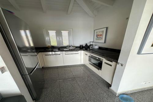 Cocina, Island Villa Stay with Pool in Willibrordus