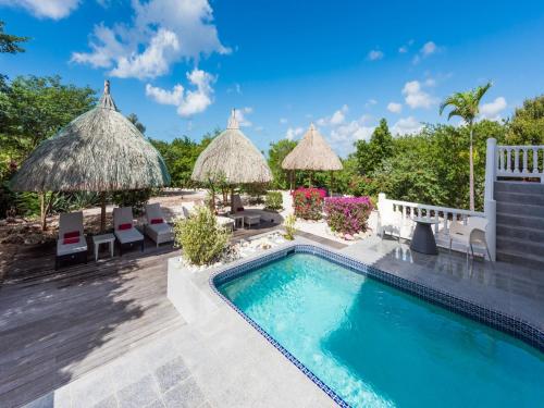 Piscina, Island Villa Stay with Pool in Willibrordus