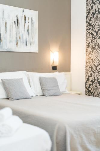 1 king bed, 1 twin bed