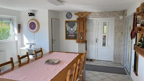 Luxurious holiday home DOMiCILJ with pool, fitness room & play area in 渣加廸