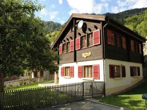 Glacier Views & Ski Trails in Blatten bei Naters, Schweiz