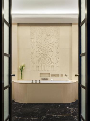 Front desk [24-hour]