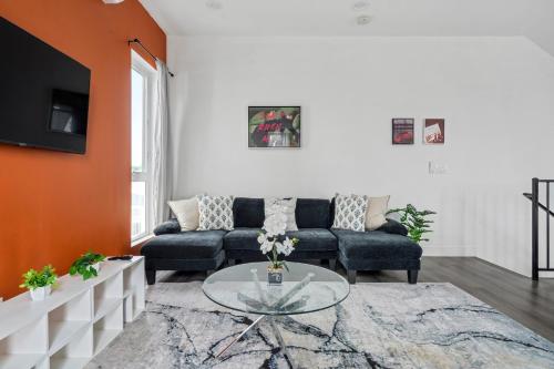 Modern 4 Suites, Parking Near USC, DTLA, Expo Park