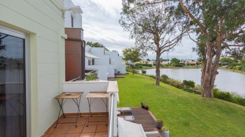 Erkély/terasz, Soltroia Duplex, Lake & Beach by LovelyStay in Praia de Troia