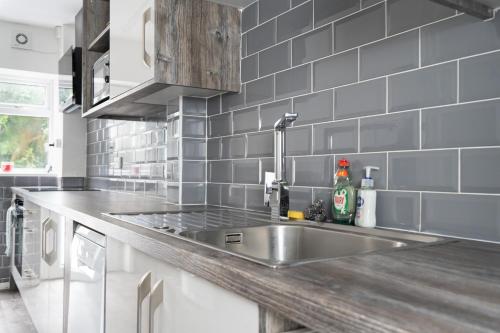 Noormak nights-Modern 3-Bed House-Business & Family Stays-Free Parking, Birmingham (zdjęcie 10)
