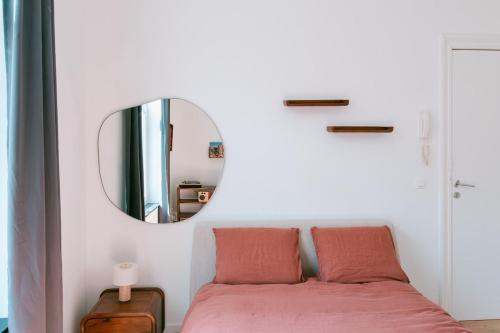 Slow Moments in Brussels