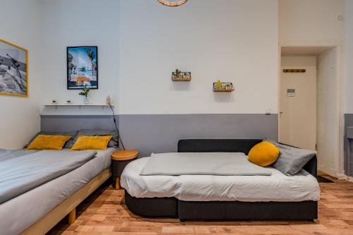 Cozy Retro Chic with Patio and Self Check-in, Berlin (photo 9)