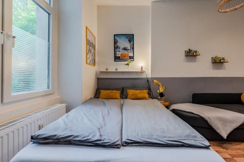 Cozy Retro Chic with Patio and Self Check-in, Berlin (photo 2)