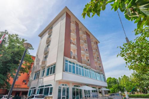 HOTEL CONTI 2