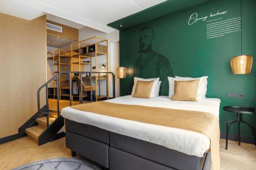 room detail thumbnail 1