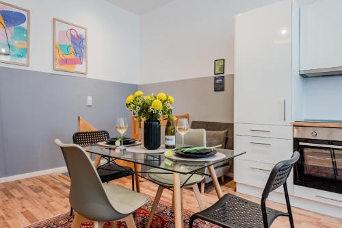 Apartment mit Fitness- und Spielbereich - image 14