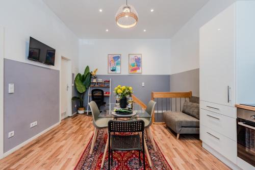 Spacious, central 3 room flat with gym & play area, Berlin (photo 6)