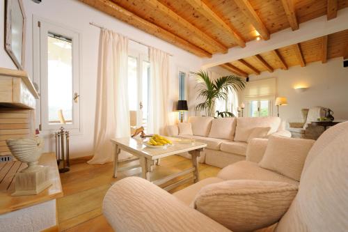 Heliades Villas in Gavrion