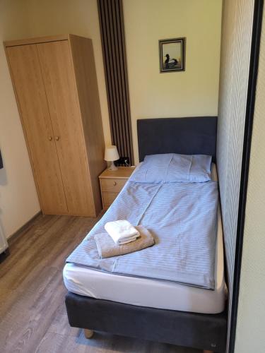 1 twin bed