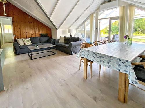 6 person holiday home in Hadsund in เฮลเบอร์สคอฟ