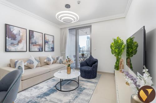 Vogue Vacation Homes, Downtown Boulevard Point near Burj Khalifa and Dubai Mall, One Bedroom Apartment with Burj Khalifa view from the Balcony and Access to all Amenities, Dubaj (zdjęcie 8)