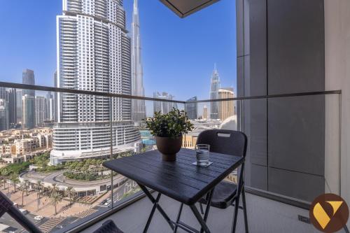 Vogue Vacation Homes, Downtown Boulevard Point near Burj Khalifa and Dubai Mall, One Bedroom Apartment with Burj Khalifa view from the Balcony and Access to all Amenities, Dubaj (zdjęcie 5)