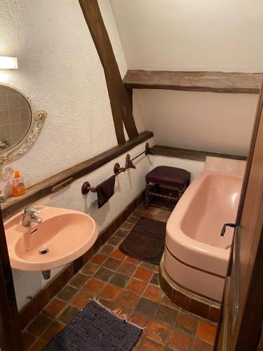 room detail thumbnail 2