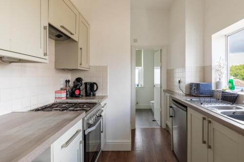 Refurbished Modern 2BD Flat Lower Oldfield Park in Bath