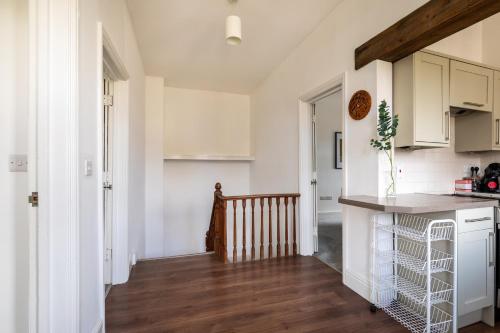 Refurbished Modern 2BD Flat Lower Oldfield Park in Bath