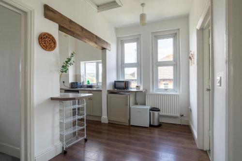 Refurbished Modern 2BD Flat Lower Oldfield Park in Bath