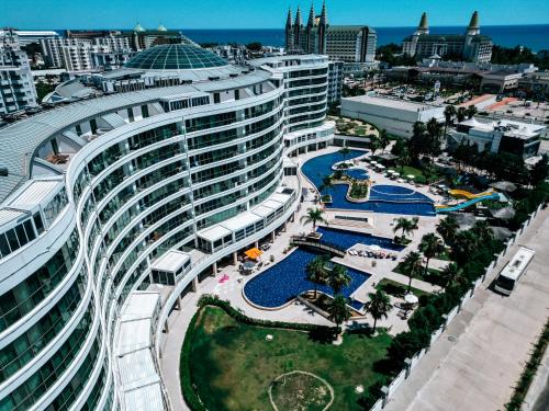 Sirius Town by AntalyaSuites, Antalya