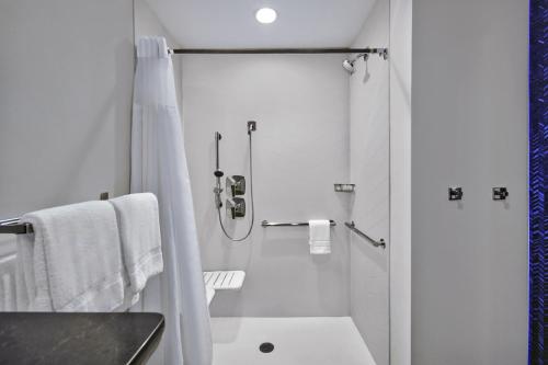 Fairfield by Marriott Inn & Suites Orlando at FLAMINGO CROSSINGS® Town Center - image 10